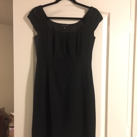 Banana Republic LBD in Wool - Size 4 - Picture 3 of 7